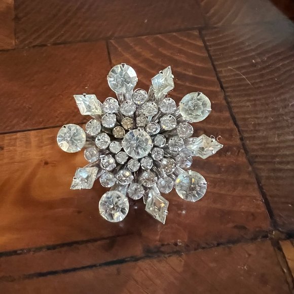 Bergdorf Goodman Accessories - Vintage Bergdorf Goodman rhinestone brooch pin